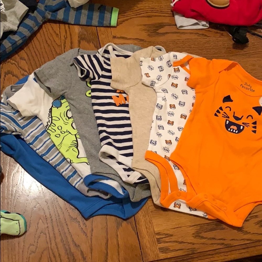 8 short sleeve baby favorite boy bodysuites